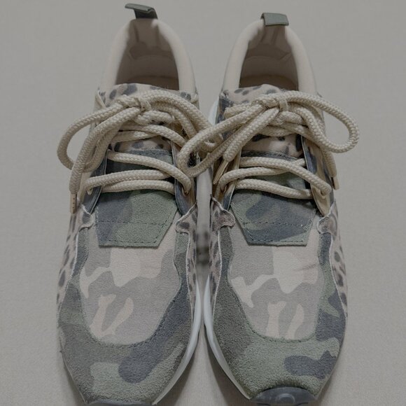 Steve Madden Women's CLIFF Sneakers, Camouflage w/ gold chrome accents, Size 7 - Picture 2 of 9